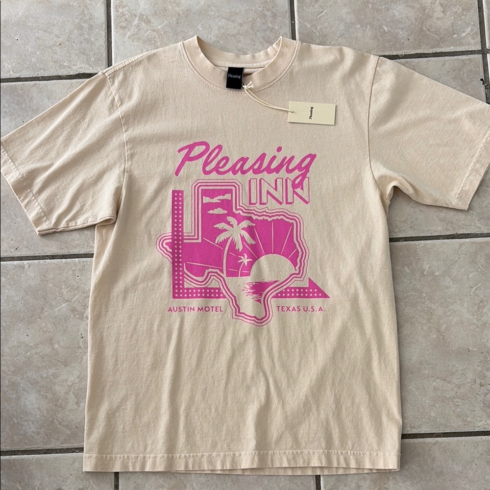 Pleasing Inn Texas Graphic Women's Tee